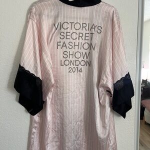 Victoria's Secret Pink Striped 2014 Fashion Show Robe